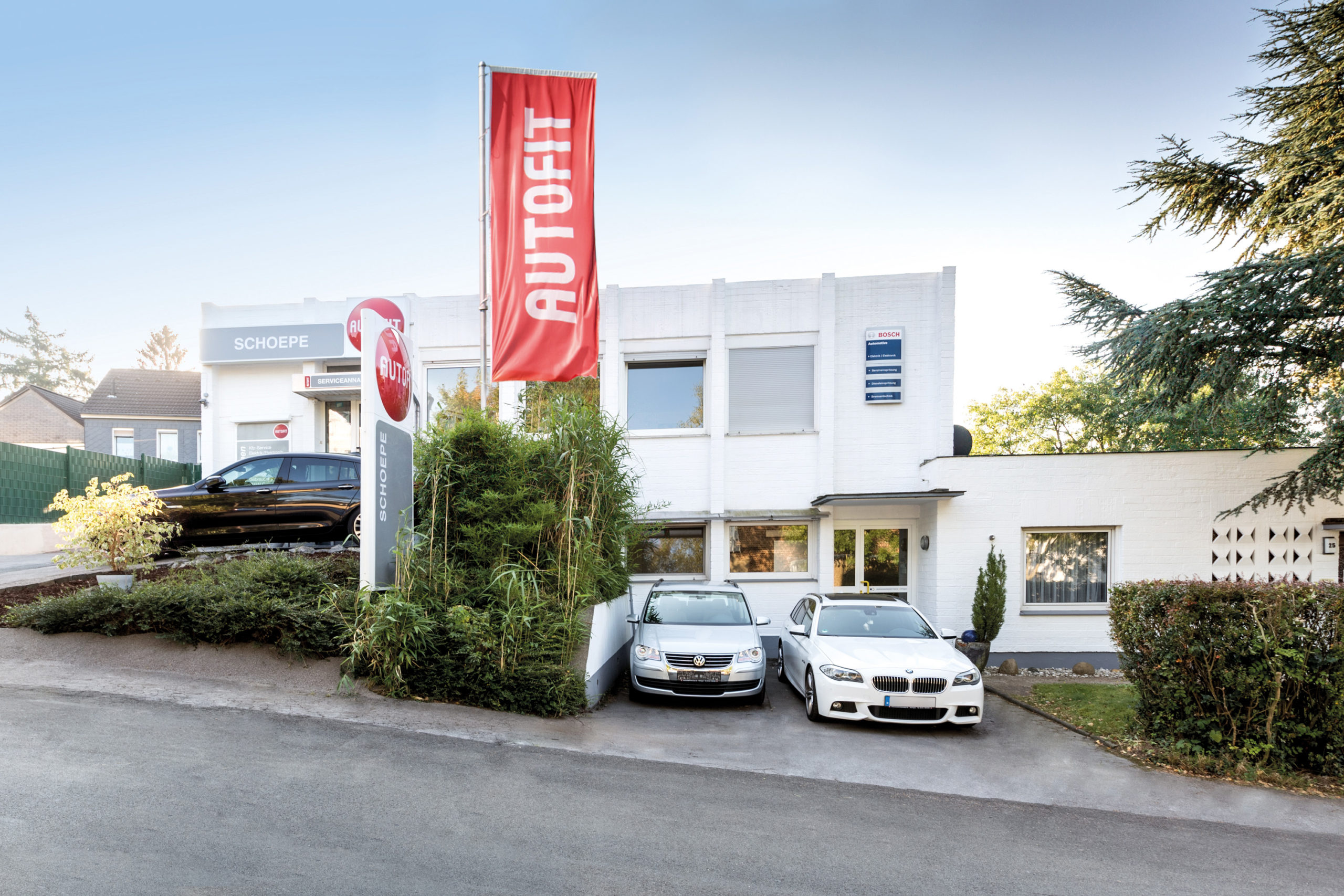 Autofit_Schoepe Unfallinstandsetzung und Achsvermessung Solingen